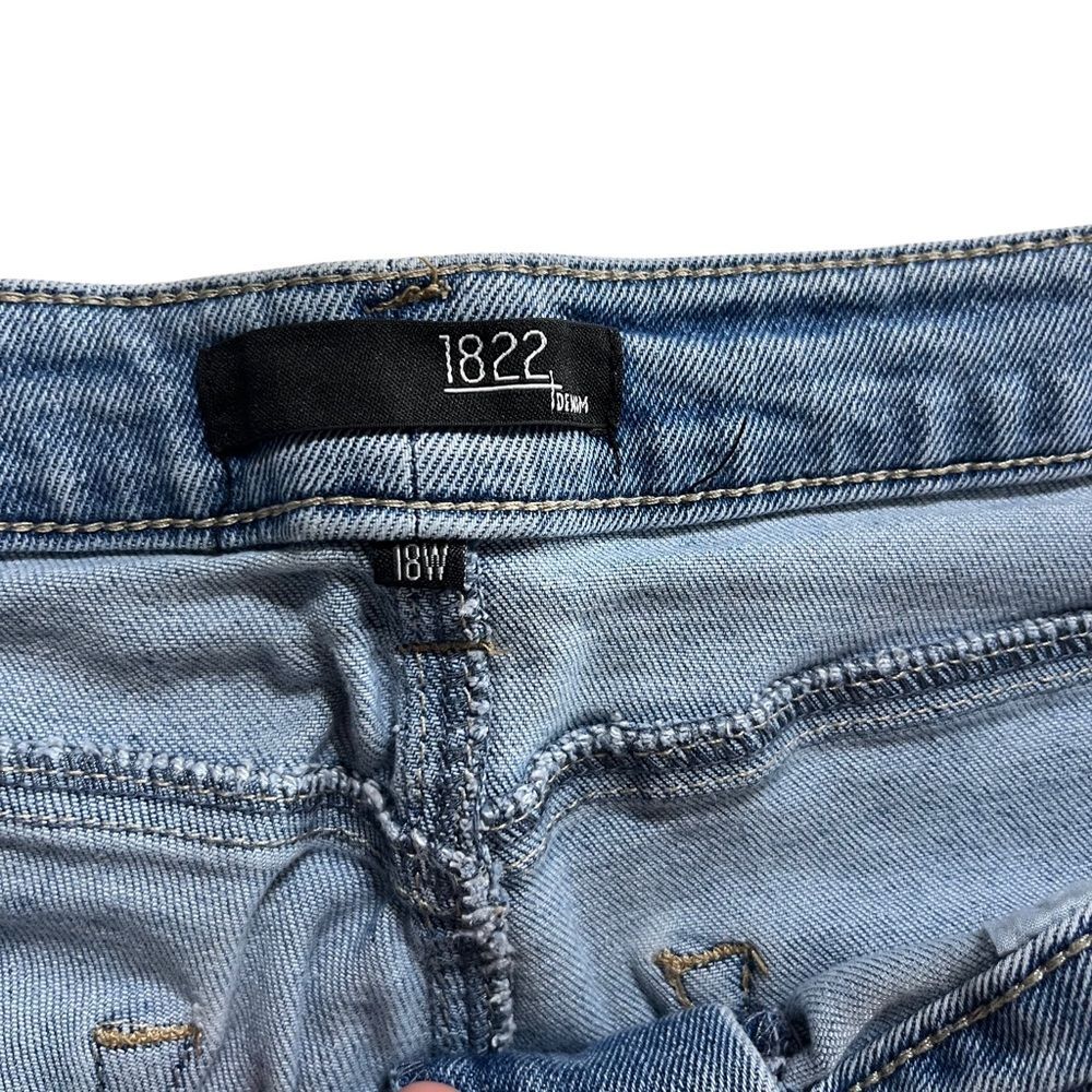 1822 Lightwash crop distressed jeans 18W - Picture 8 of 9